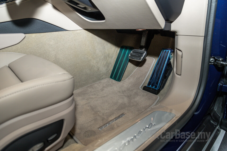 Porsche Panamera 972 (2024) Interior
