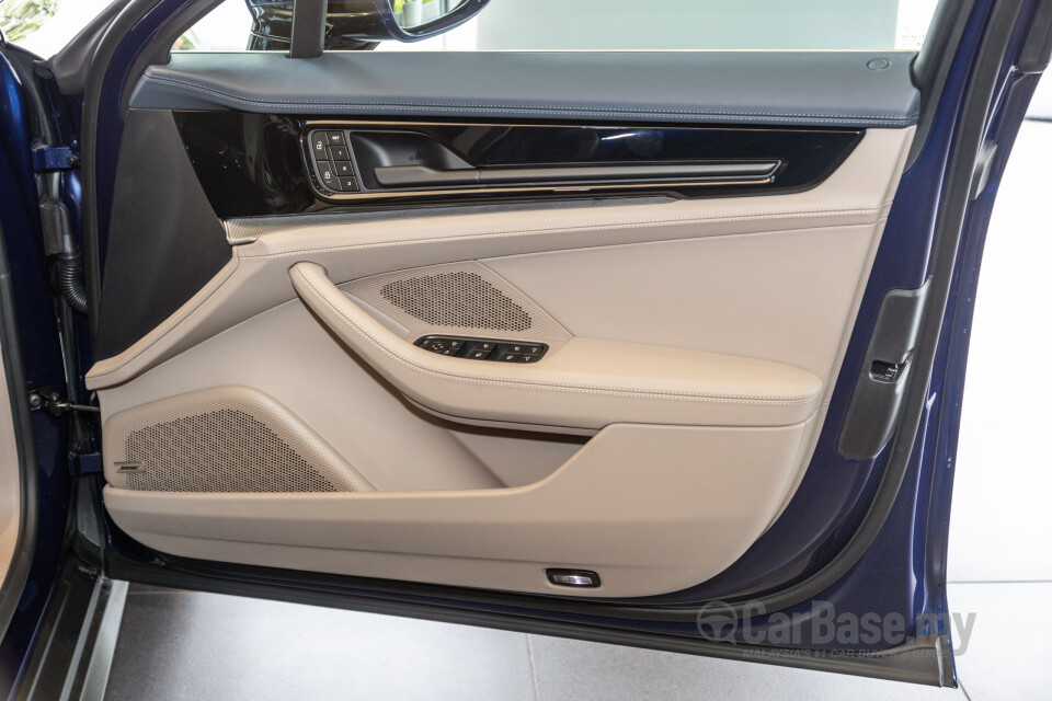 Porsche Panamera 972 (2024) Interior