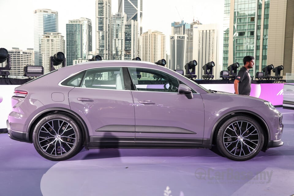 Porsche Macan Electric Mk1 (2024) Exterior