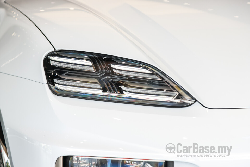 Porsche Macan Electric Mk1 (2024) Exterior