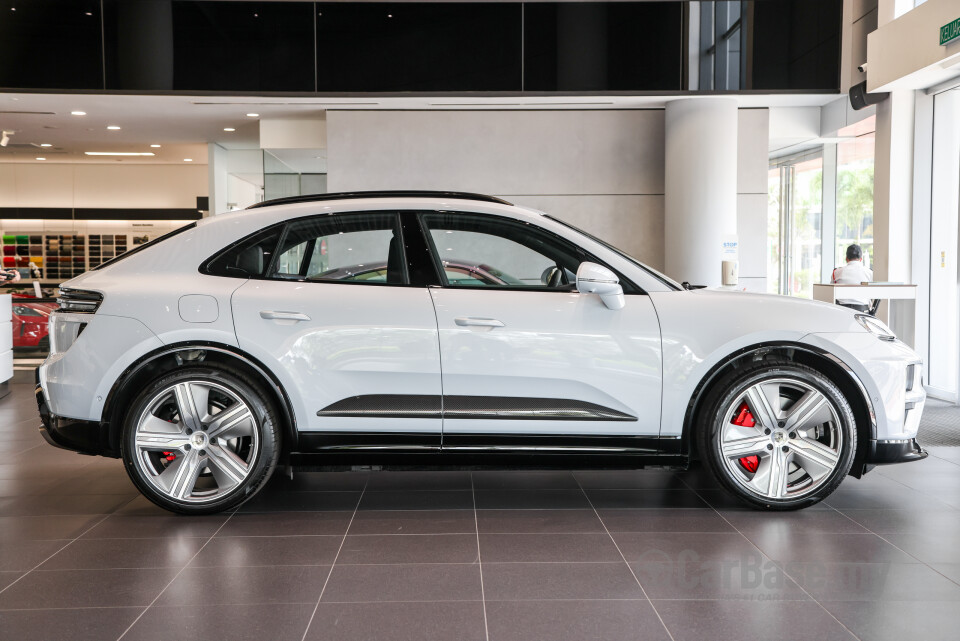Porsche Macan Electric Mk1 (2024) Exterior