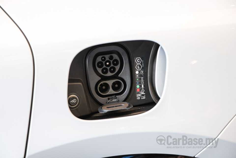 Porsche Macan Electric Mk1 (2024) Exterior