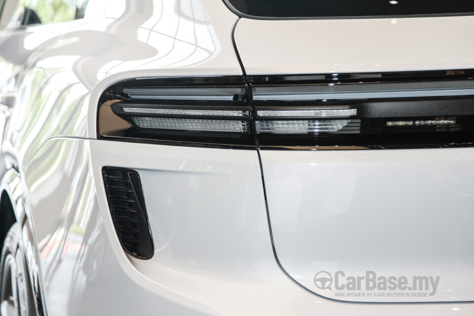 Porsche Macan Electric Mk1 (2024) Exterior