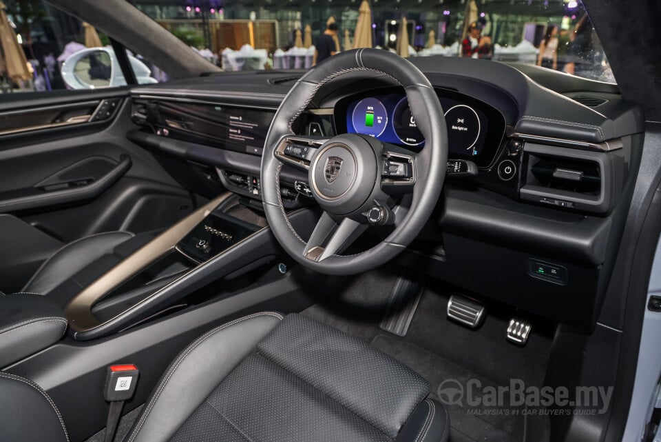 Porsche Macan Electric Mk1 (2024) Interior