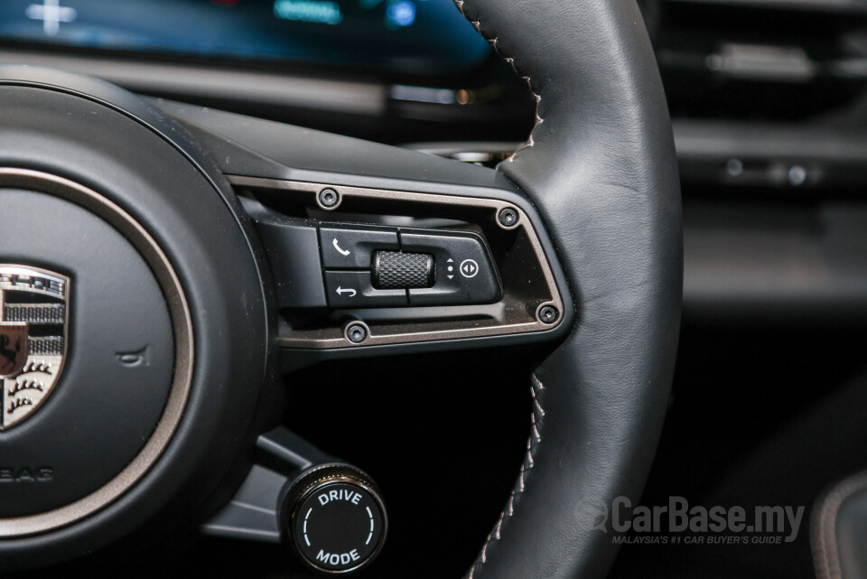 Porsche Macan Electric Mk1 (2024) Interior