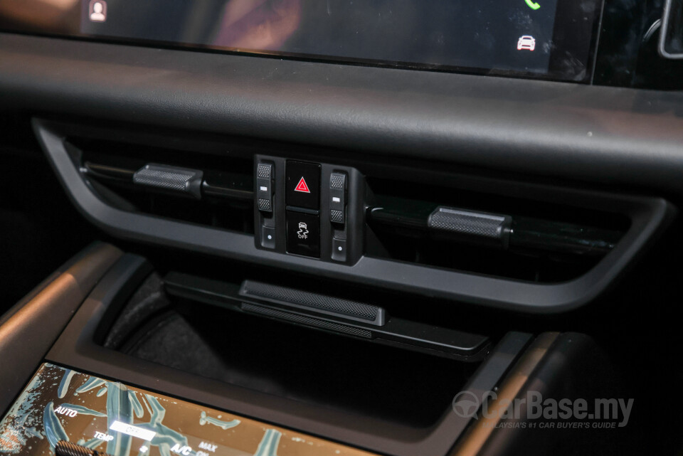 Porsche Macan Electric Mk1 (2024) Interior