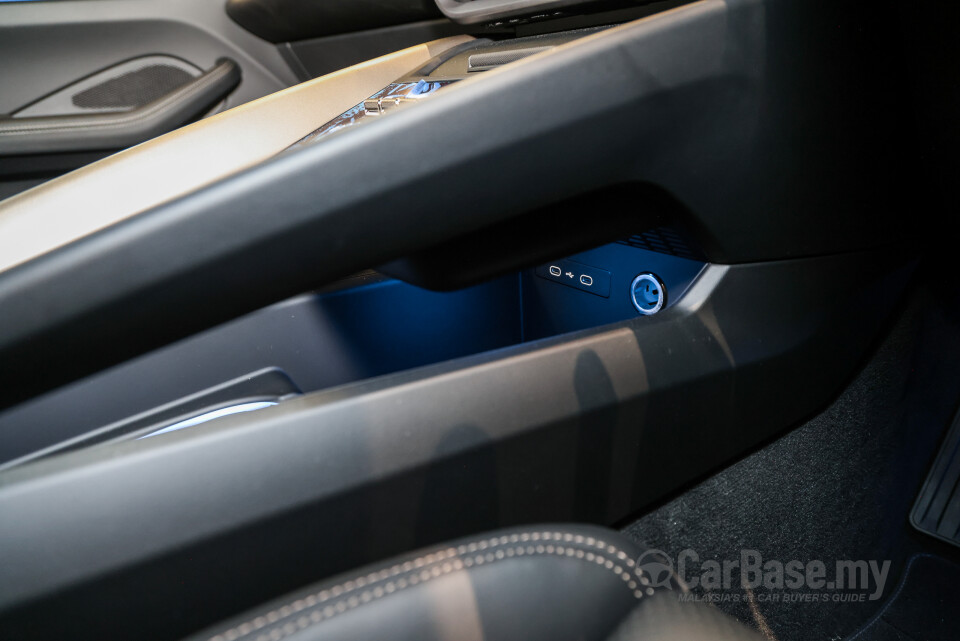 Porsche Macan Electric Mk1 (2024) Interior