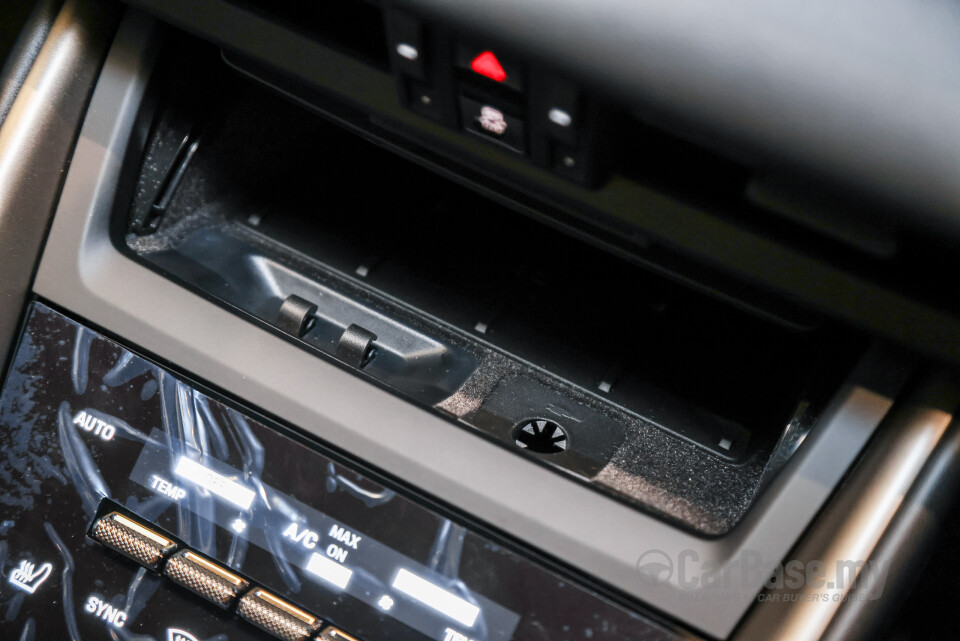 Porsche Macan Electric Mk1 (2024) Interior