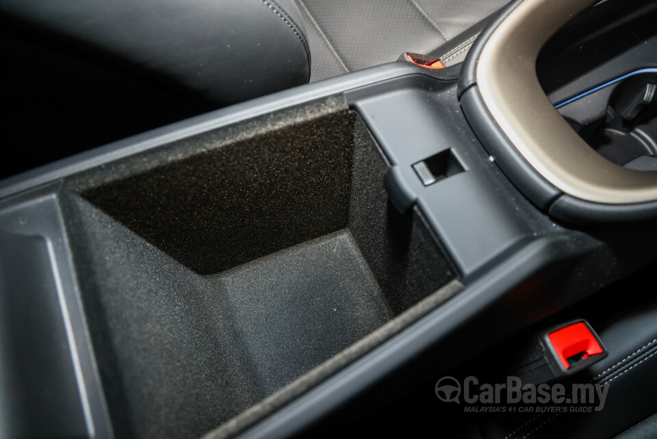Porsche Macan Electric Mk1 (2024) Interior