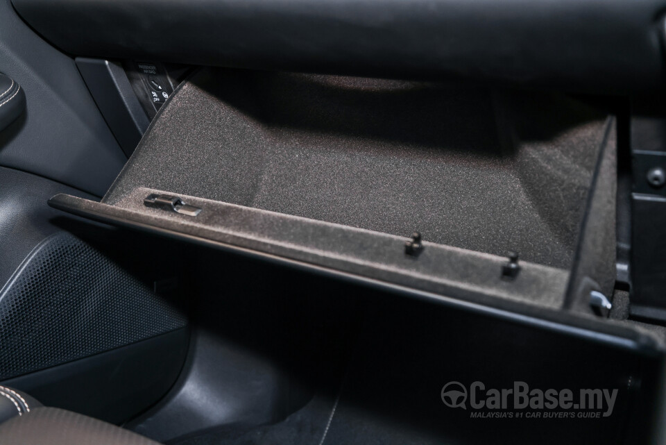 Porsche Macan Electric Mk1 (2024) Interior