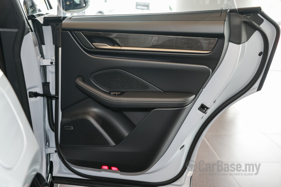 Porsche Macan Electric Mk1 (2024) Interior