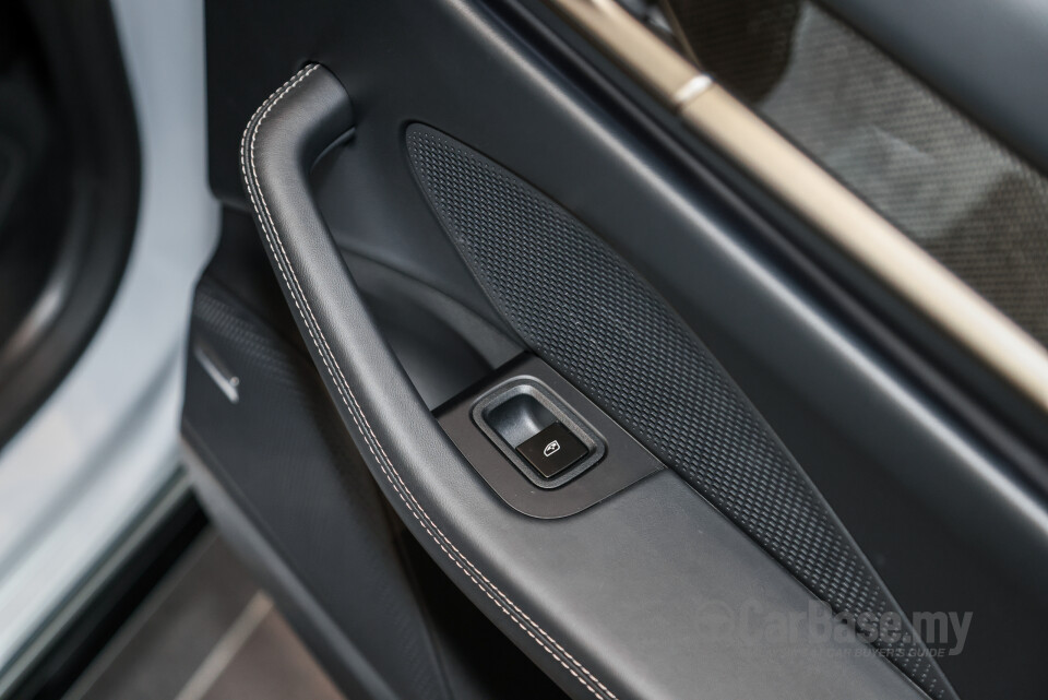 Porsche Macan Electric Mk1 (2024) Interior