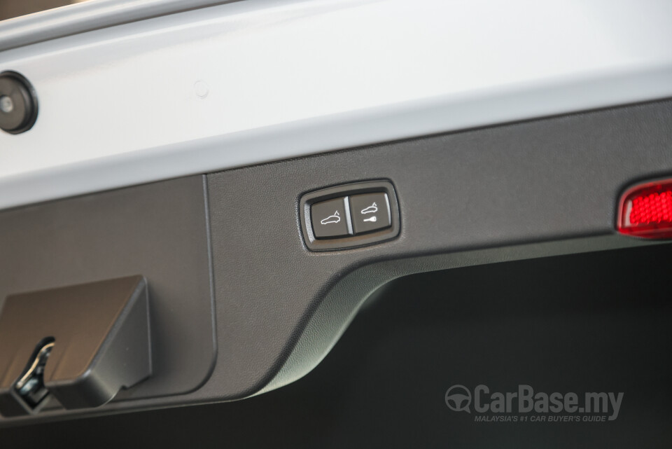 Porsche Macan Electric Mk1 (2024) Interior
