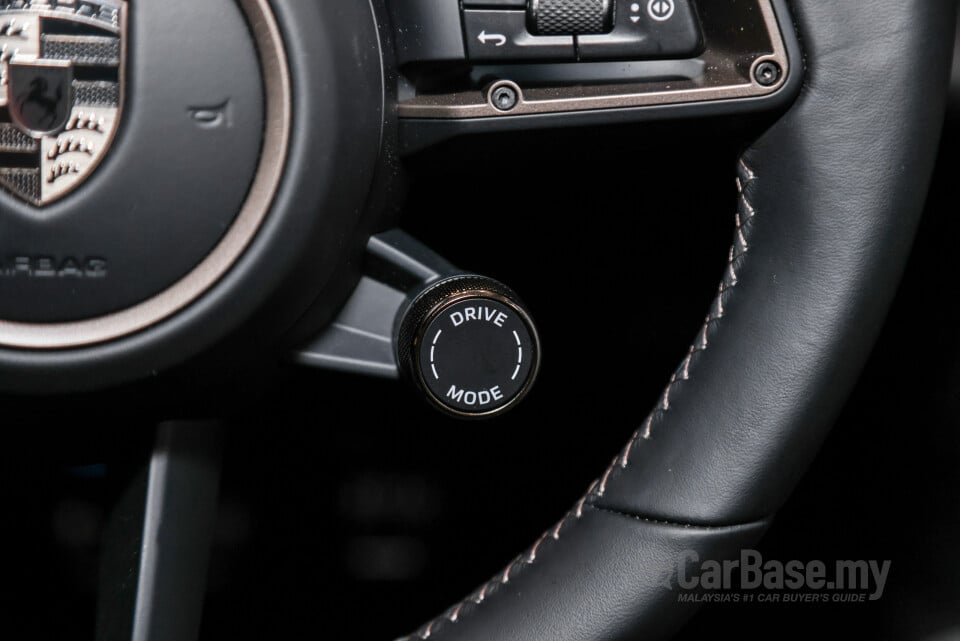 Porsche Macan Electric Mk1 (2024) Interior