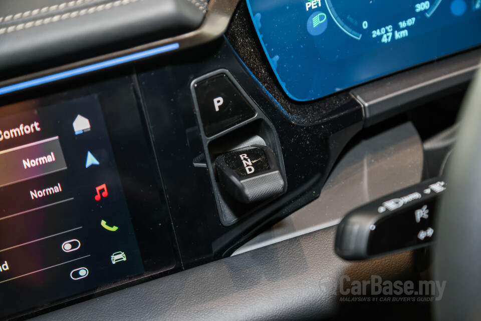 Porsche Macan Electric Mk1 (2024) Interior