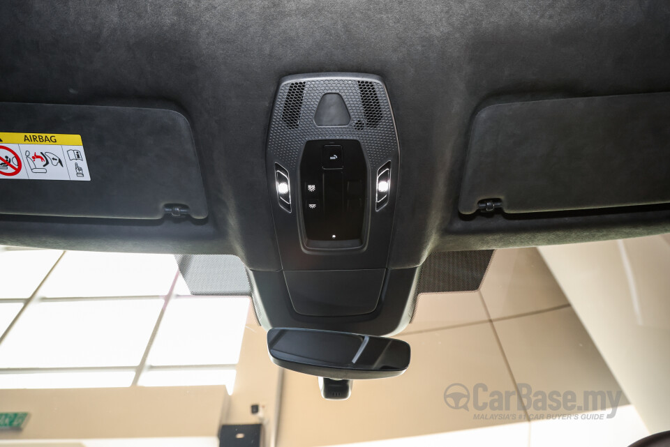 Porsche Macan Electric Mk1 (2024) Interior