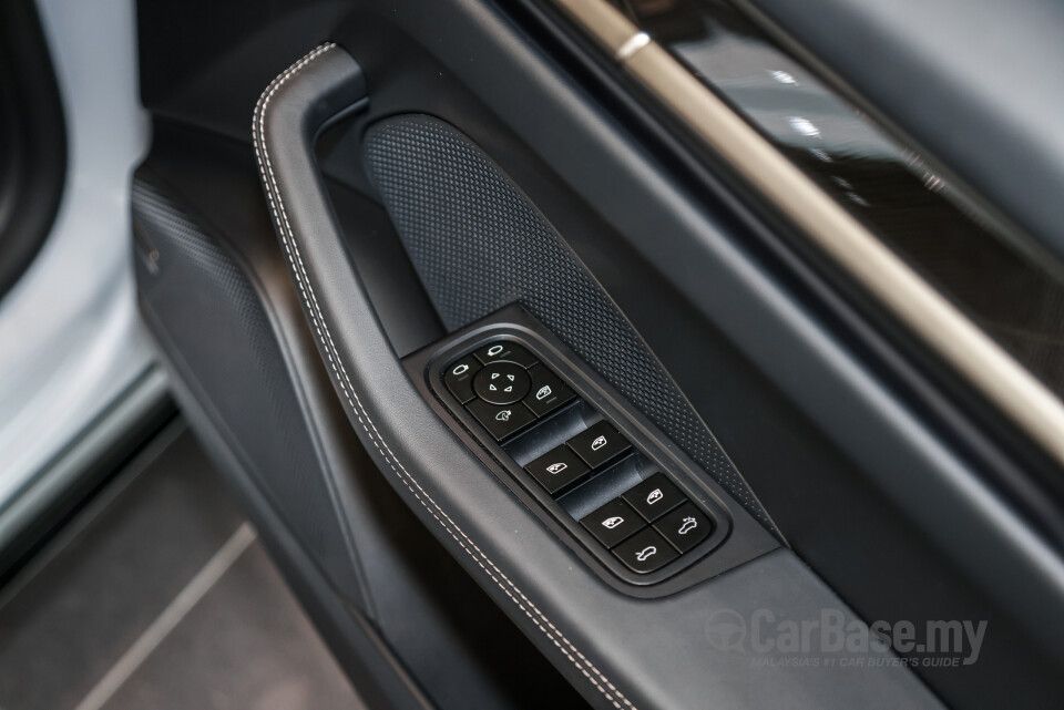 Porsche Macan Electric Mk1 (2024) Interior