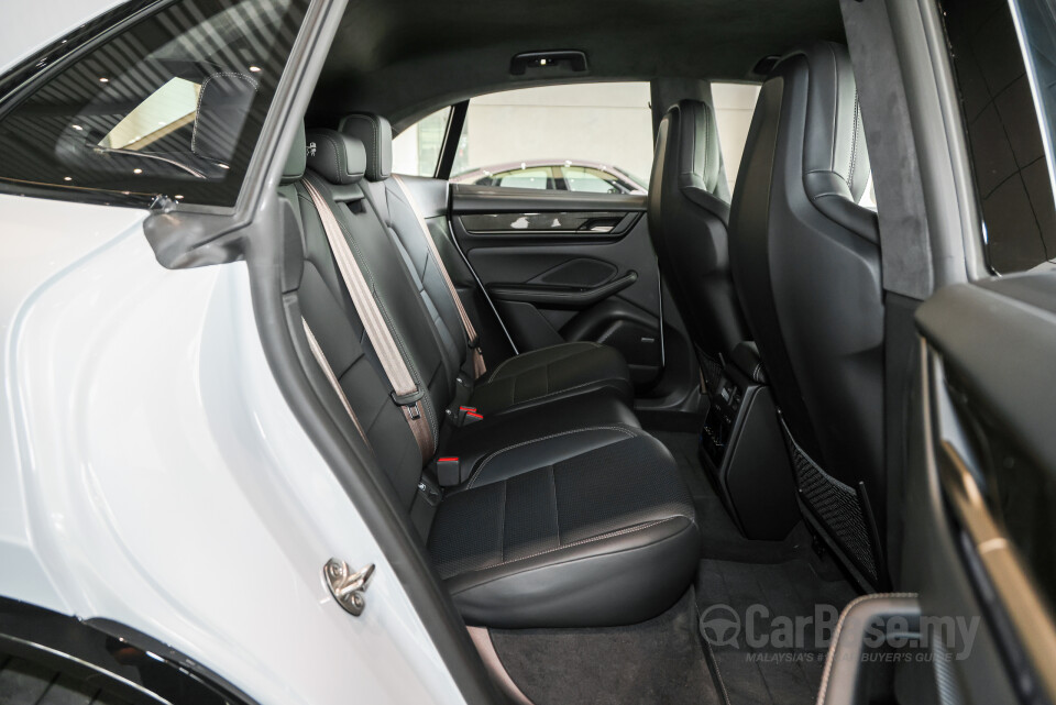 Porsche Macan Electric Mk1 (2024) Interior