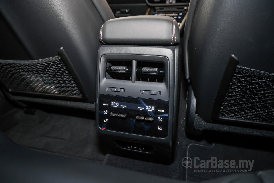 Porsche Macan Electric Mk1 (2024) Interior