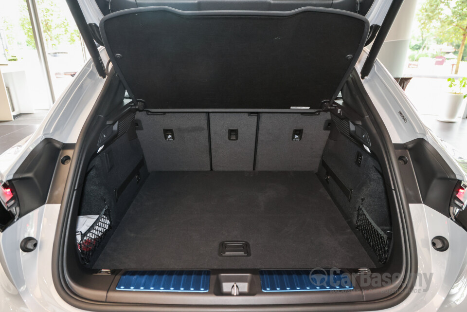 Porsche Macan Electric Mk1 (2024) Interior