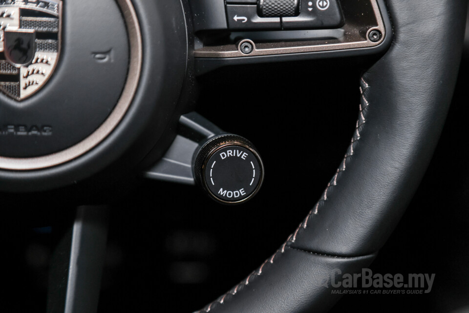 Porsche Macan Electric Mk1 (2024) Interior