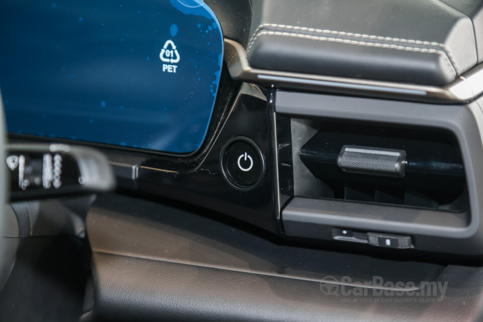 Porsche Macan Electric Mk1 (2024) Interior