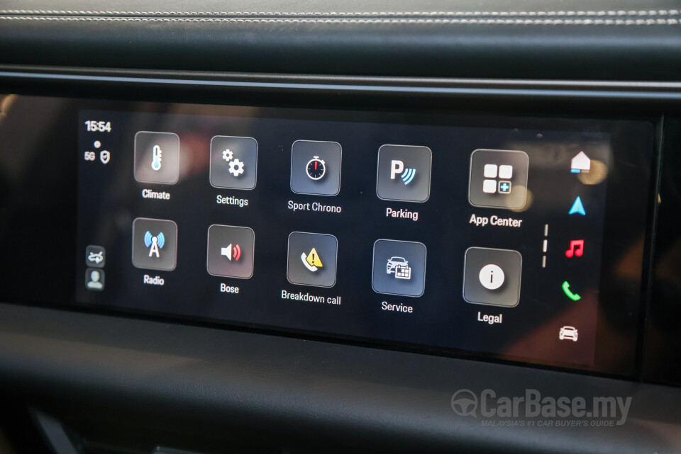 Porsche Macan Electric Mk1 (2024) Interior