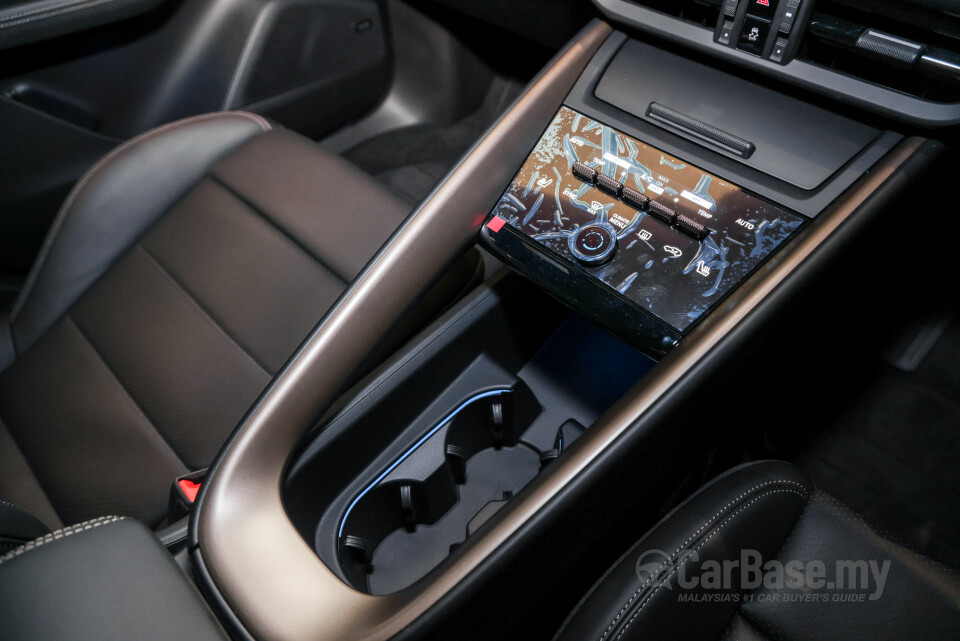 Porsche Macan Electric Mk1 (2024) Interior