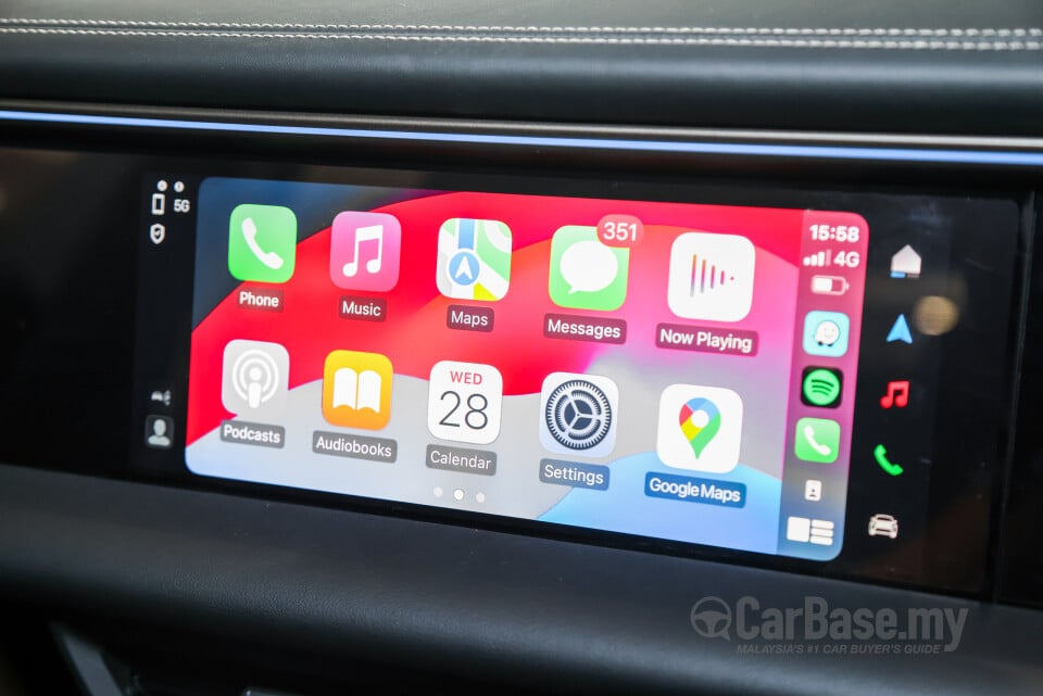 Porsche Macan Electric Mk1 (2024) Interior