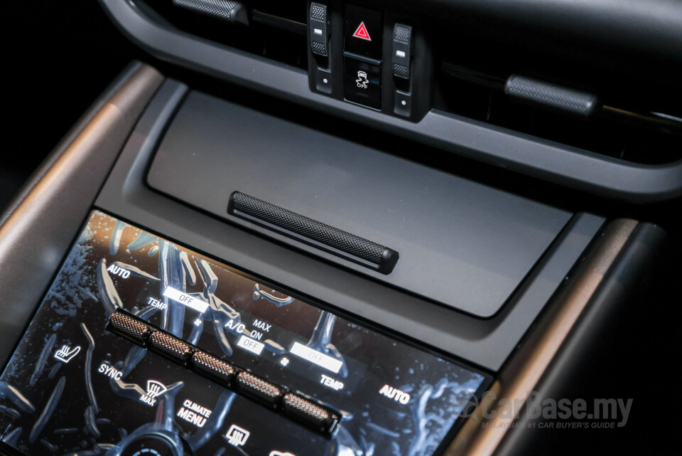 Porsche Macan Electric Mk1 (2024) Interior