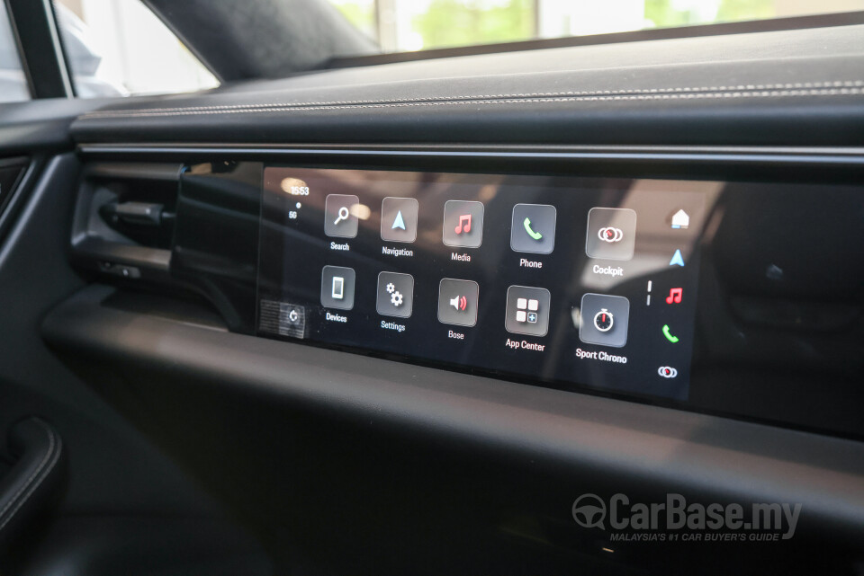 Porsche Macan Electric Mk1 (2024) Interior