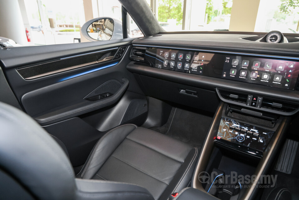 Porsche Macan Electric Mk1 (2024) Interior