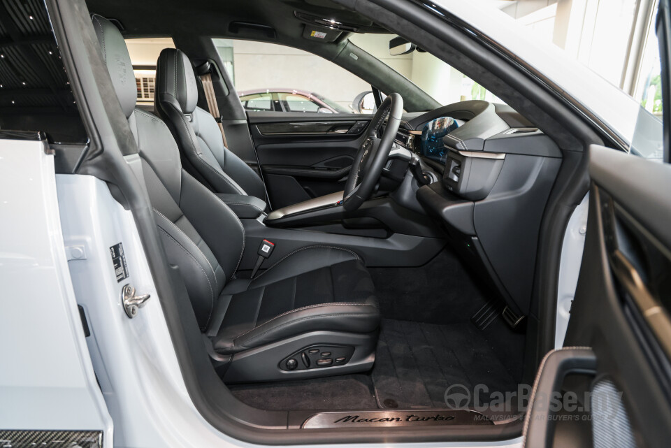 Porsche Macan Electric Mk1 (2024) Interior