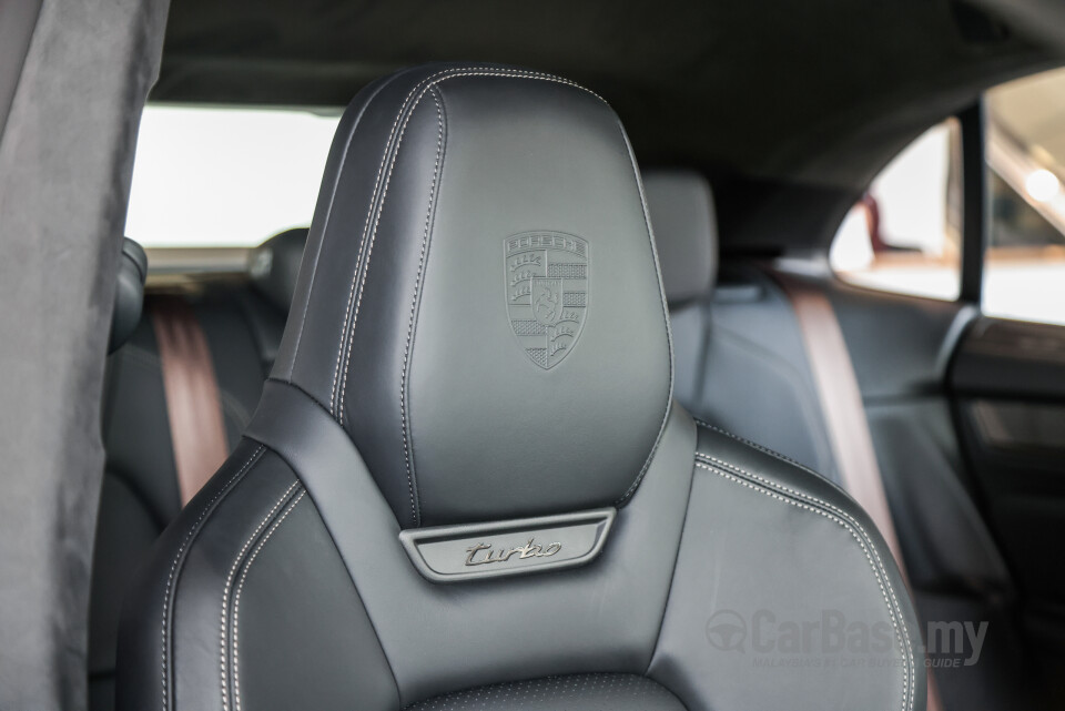 Porsche Macan Electric Mk1 (2024) Interior