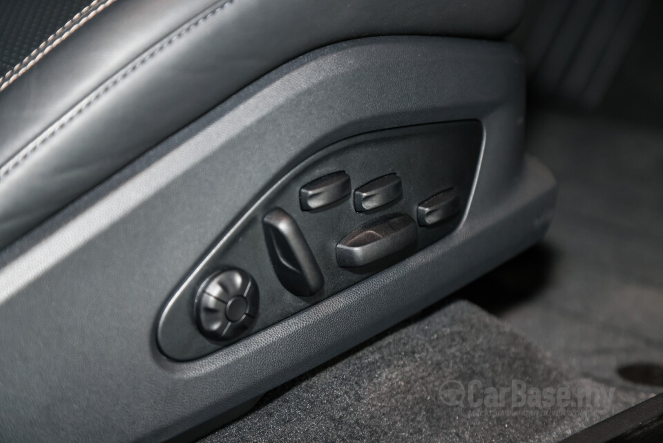 Porsche Macan Electric Mk1 (2024) Interior