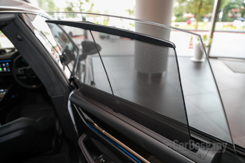 Porsche Macan Electric Mk1 (2024) Interior