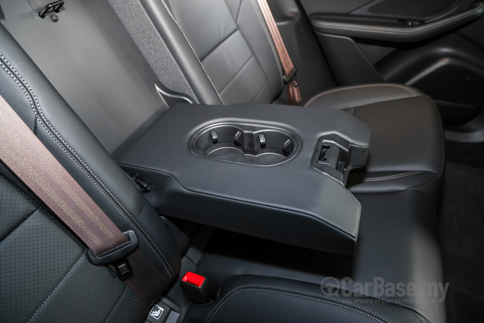 Porsche Macan Electric Mk1 (2024) Interior