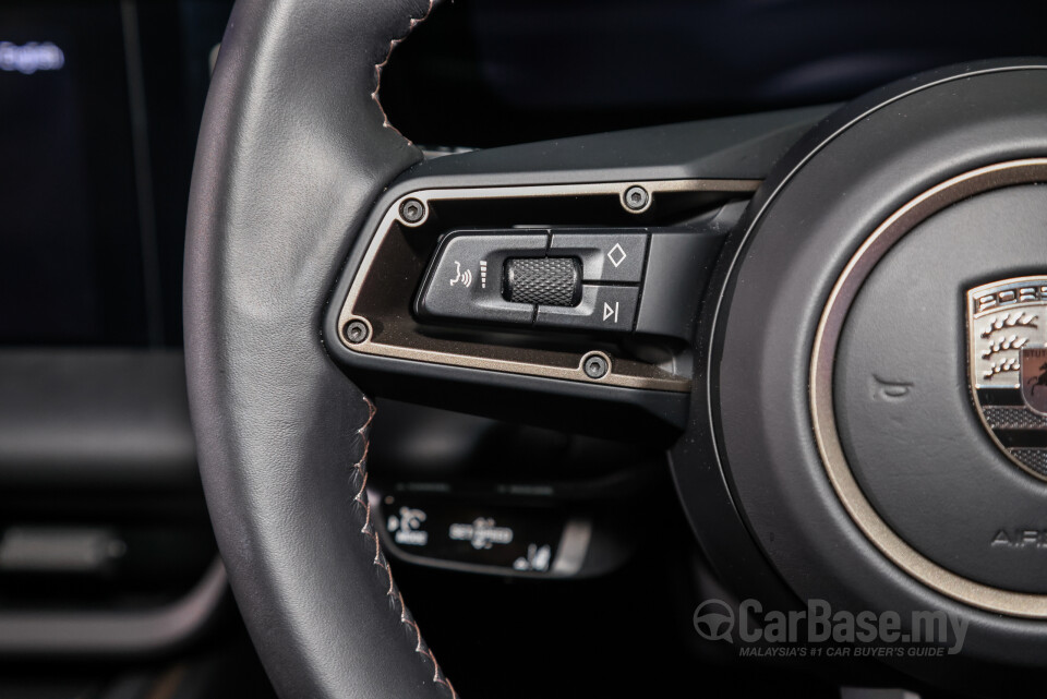 Porsche Macan Electric Mk1 (2024) Interior