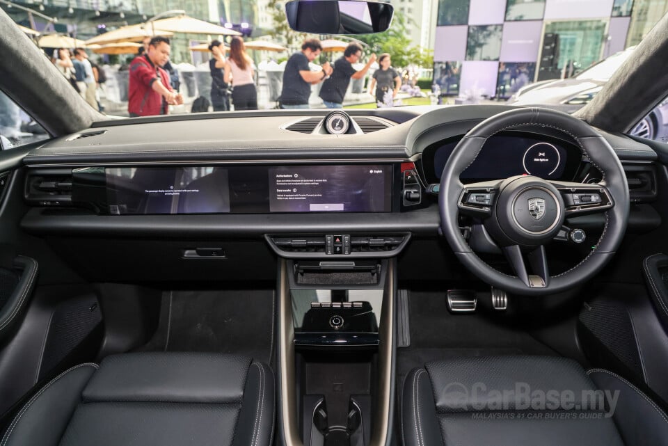 Porsche Macan Electric Mk1 (2024) Interior