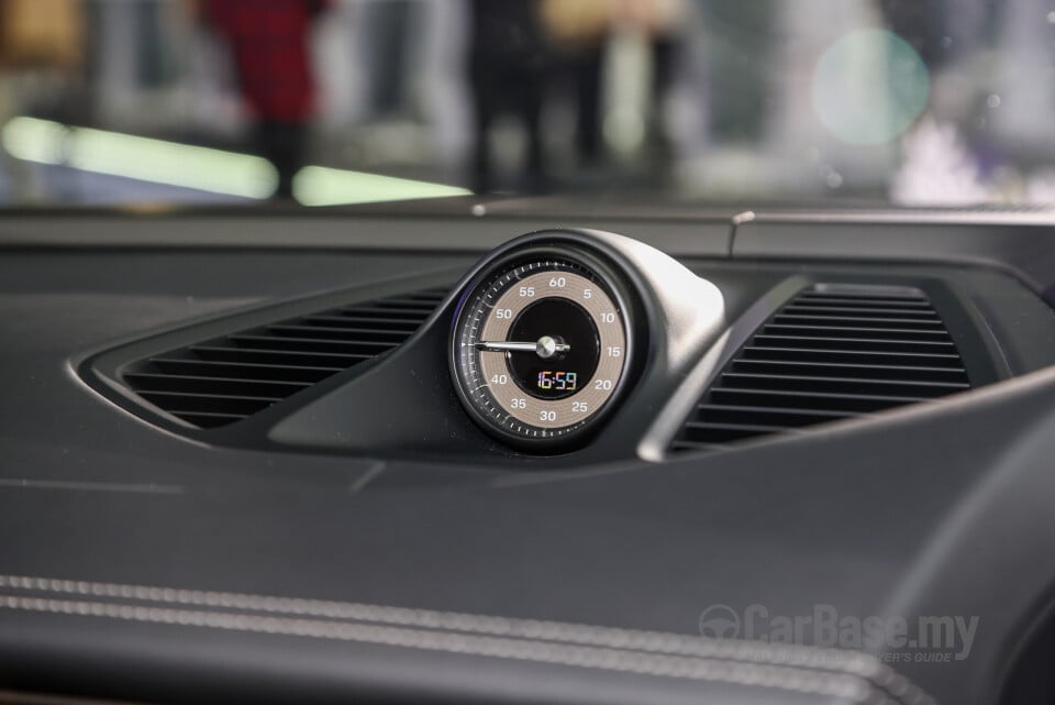 Porsche Macan Electric Mk1 (2024) Interior