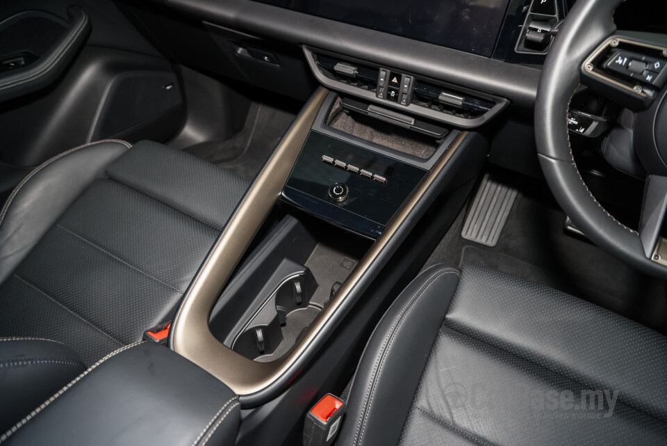 Porsche Macan Electric Mk1 (2024) Interior