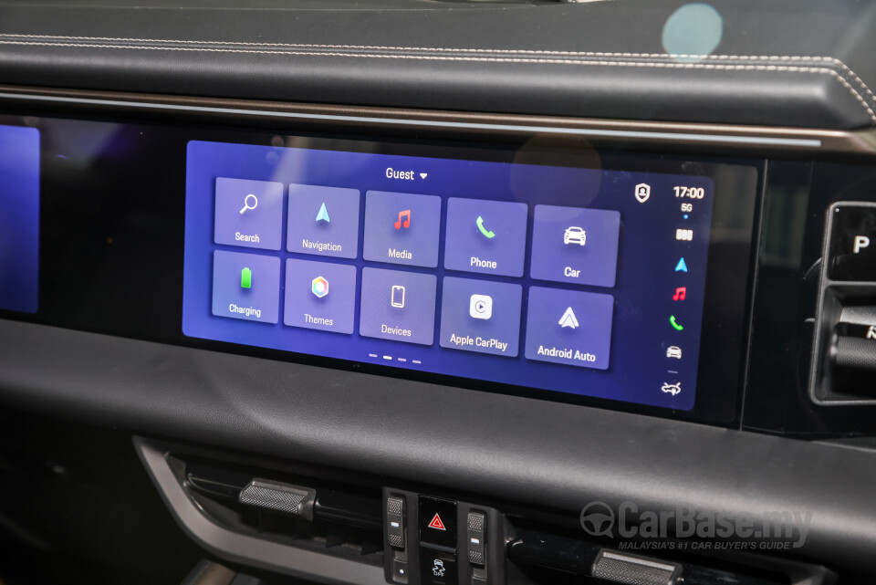 Porsche Macan Electric Mk1 (2024) Interior