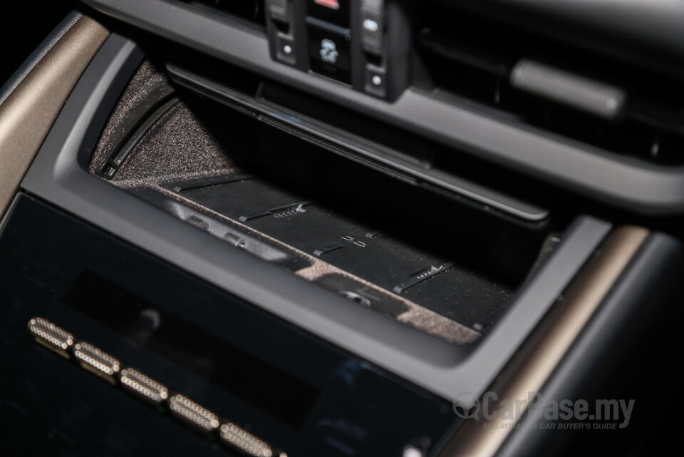 Porsche Macan Electric Mk1 (2024) Interior