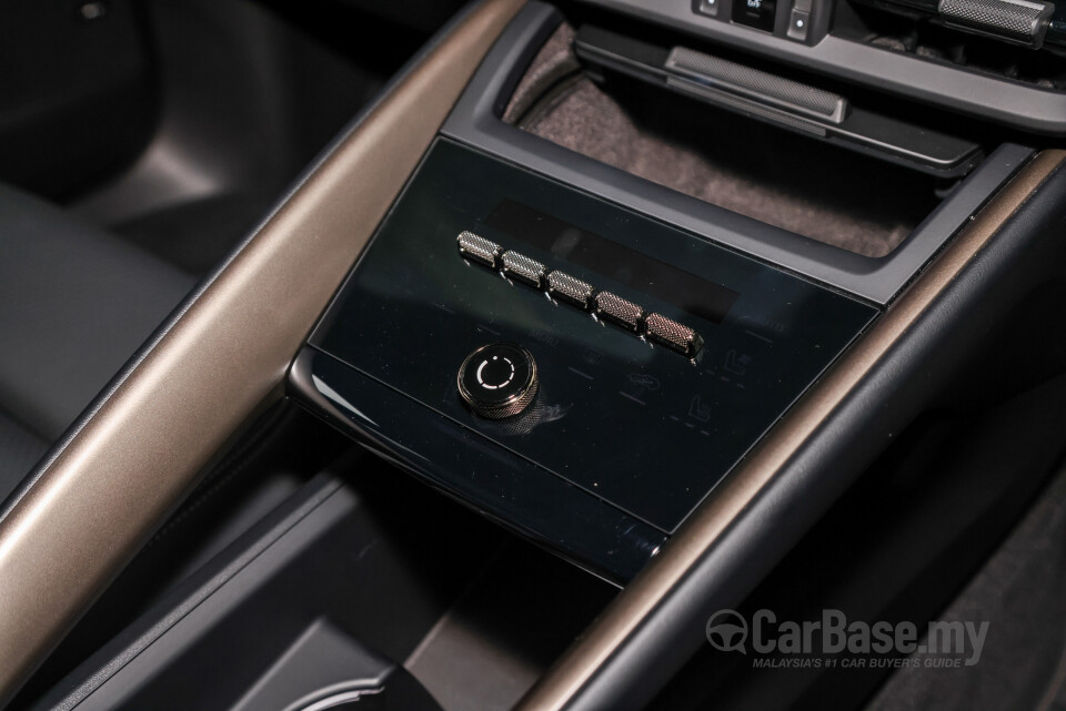 Porsche Macan Electric Mk1 (2024) Interior