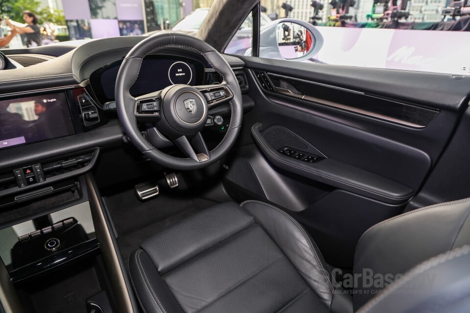 Porsche Macan Electric Mk1 (2024) Interior