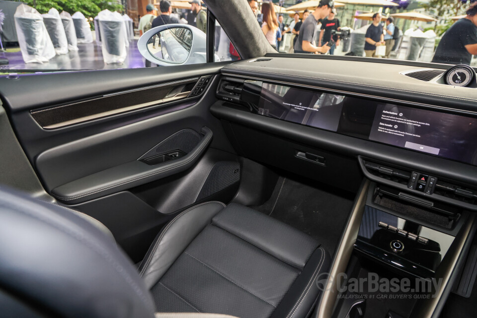 Porsche Macan Electric Mk1 (2024) Interior