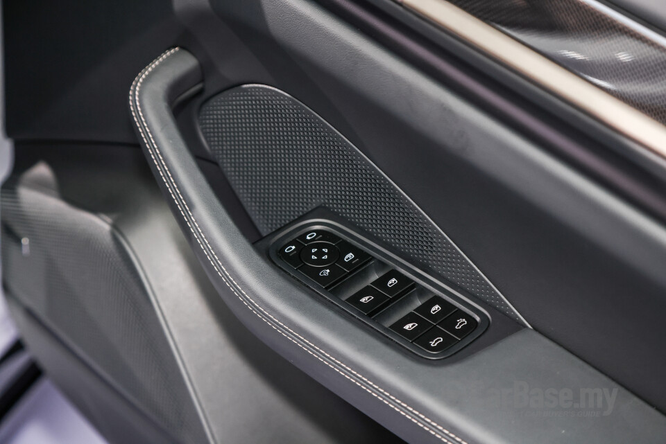 Porsche Macan Electric Mk1 (2024) Interior
