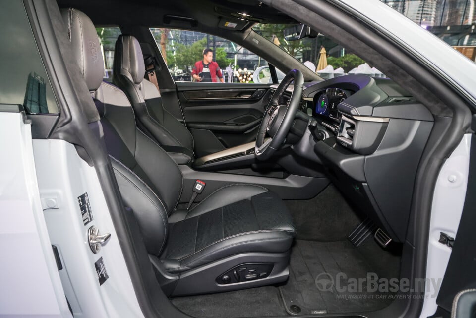 Porsche Macan Electric Mk1 (2024) Interior