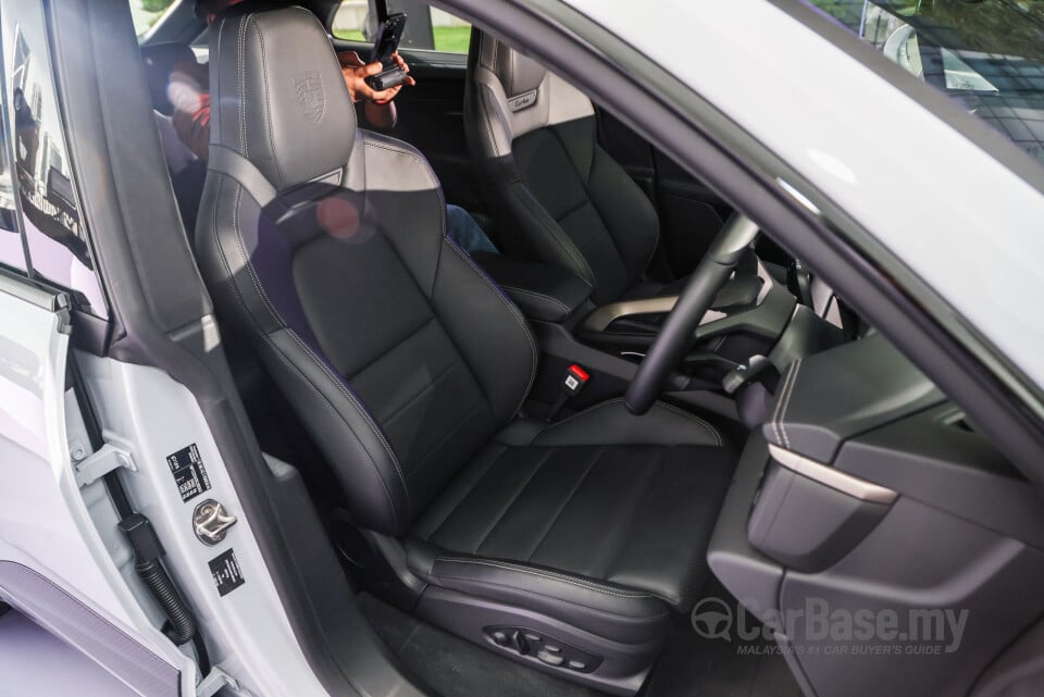 Porsche Macan Electric Mk1 (2024) Interior