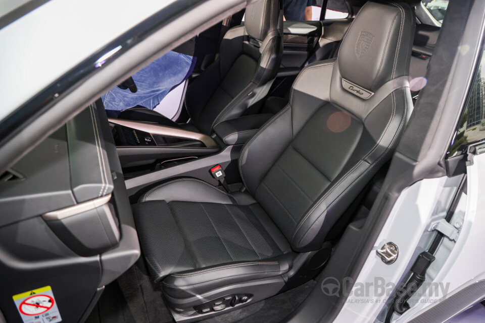 Porsche Macan Electric Mk1 (2024) Interior